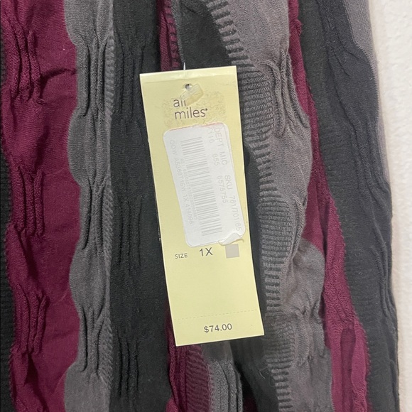 Ali Miles Burgundy and Gray Knit Top - Picture 7 of 7